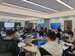 <b>我校教师智能素养取数字化实践能力提拔</b>